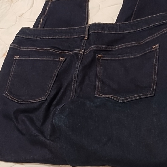 Old Navy Women's Dark Blue Straight Leg Jeans - Picture 6 of 11